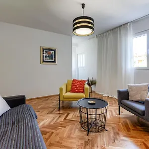 https://4-room-semi-detached-house-110-m2-on-2-levels.hotelinzadar.com