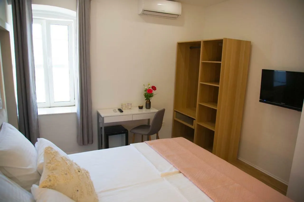 Soukki Town Centre Suites 1 Split Guest house